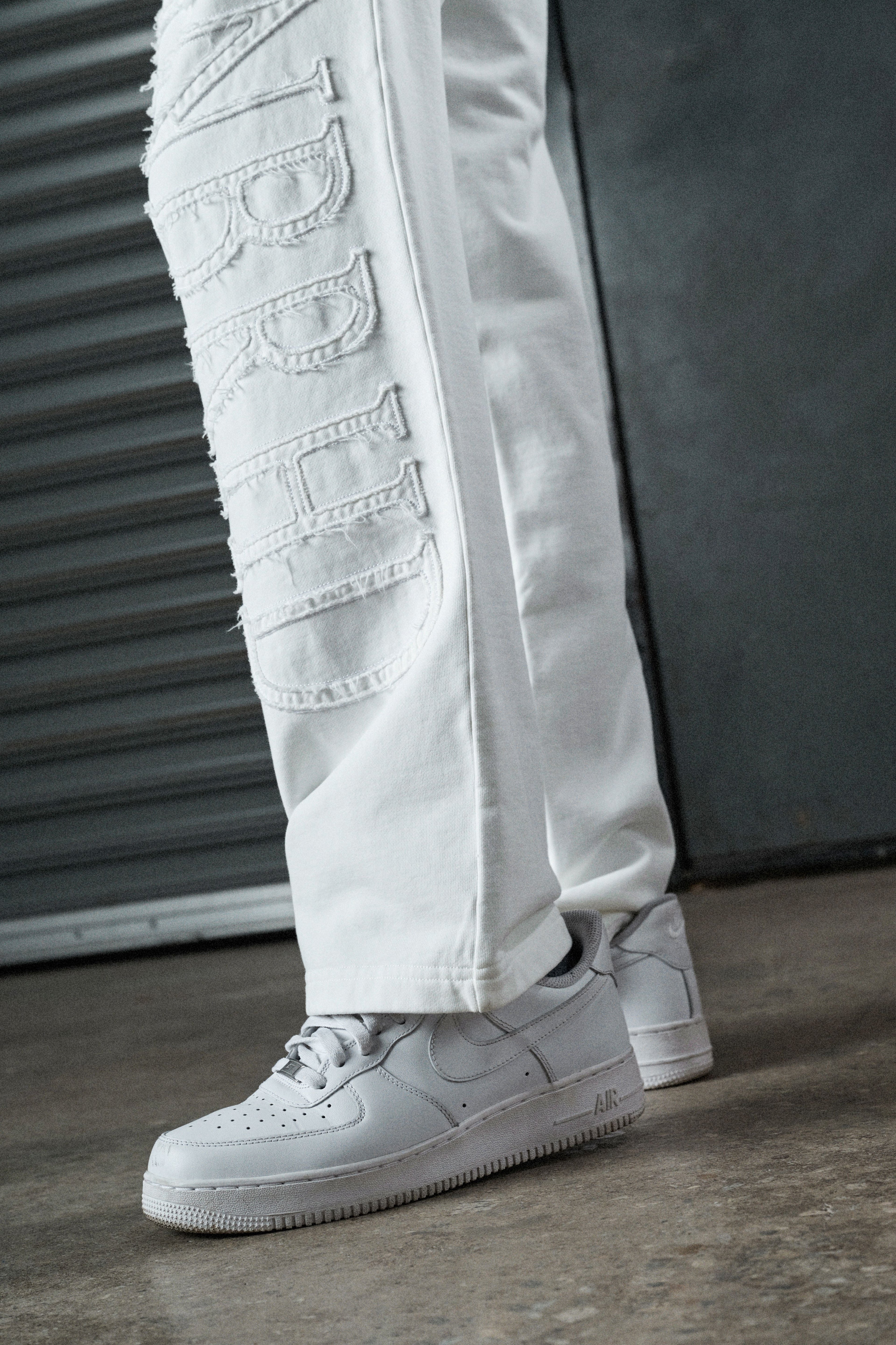 "MEMBER" RELAXED FIT PANTS - WHITE